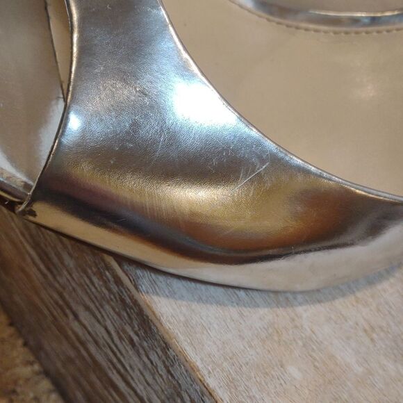 👍 Vince Camuto Siver Heels Size 9. A14 - Picture 7 of 9